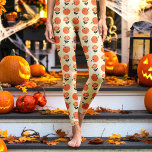 クリームヴィンテージカボチャとフラワーハロウィーン レギンス<br><div class="desc">祝スタイルのハロウィーンこれらのクリームヴィンテージカボチャと花ハロウィーンレギンス。ソフトクリームにオレンジ色のカボチャ魅力的と花が混ざり合った心地よい雰囲気の中で、これらのレギンスは、不気味な季節に最適なノスタルジックな感じ秋を醸し出している。快適で、スタイリッシュどの素晴らし大事な行事にとっカジュアルて、これらのレギンスはヴィンテージの美学を鑑賞するハロウィーンの恋人のための必需品である。</div>