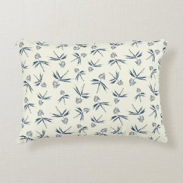 クリーム上の芽ブルーブランチ – シームレスなパターン。 アクセントクッション