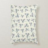 クリーム上の芽ブルーブランチ – シームレスなパターン。 アクセントクッション (正面(垂直))
