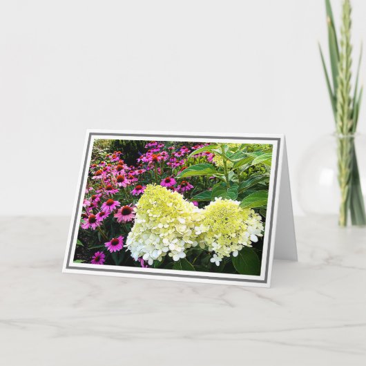 クリーム色の白いアジサイとピンクの円錐の花 カード (正面)