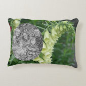 クリーム色の白いFoxglove花あなたの写真を追加 アクセントクッション (裏面)