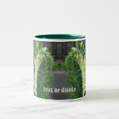 クリーム色の白いFoxglove花あなたの写真を追加 ツートーンマグカップ (中央)