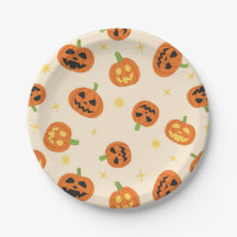 クリーム色の紙皿に描かれたキュートなハロウィンのカボチャ