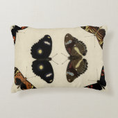 クリーム色の背景のカラフルな蝶メドレー アクセントクッション (正面)