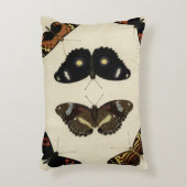 クリーム色の背景のカラフルな蝶メドレー アクセントクッション (正面(垂直))