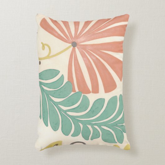 クリーム色の背景のパステル調の花のつる植物そして葉 アクセントクッション (正面(垂直))