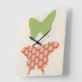 クリーム色の背景の装飾的な蝶パターン スクエア壁時計 (傾斜)