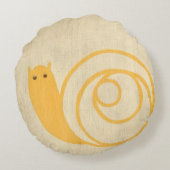クリーム色の背景の黄色いかたつむり ラウンドクッション (裏面)