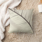 クリーム&グレーマクロリーフデザイン クッション (ブランケット)