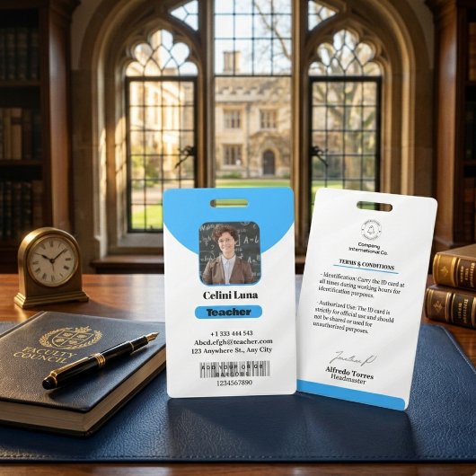 クリーンなラインとクラス：ミニマルなブルー先生ID バッジ