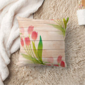 クリーンな木材の背景に赤いチューリップ クッション (ブランケット)