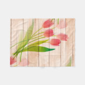 クリーンな木材の背景に赤いチューリップ フリースブランケット (正面(横))