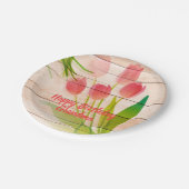 クリーンな木材の背景に赤いチューリップ ペーパープレート (アングル)