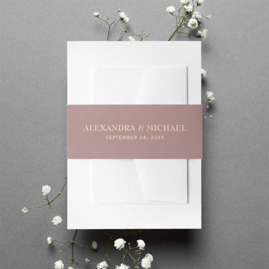 クリーンエレガント金ゴールドタイポグラフィパープル結婚ズ 招待状ベリーバンド