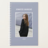 クリーンシンプルな女性写真ブルーグレーパーソナル プランナー手帳 (正面)