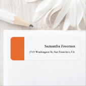 クリーンモダンプレーンなオレンジ色のホワイトミニマリスト ラベル (インサイチュ)