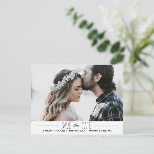 クリーン白黒ミニマルタイポグラフィカスタム写真 案内ポストカード (スタンド正面)