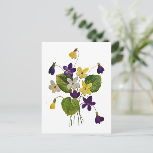 クルエル刺繍で仕上げた野生のすみれの花 ポストカード (スタンド正面)