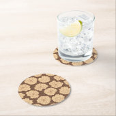 クルミの茶色のバロックバラ – シームレスなパターン。 ラウンドペーパーコースター (インサイチュ)