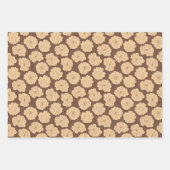 クルミの茶色のバロックバラ – シームレスなパターン。 ラッピングペーパーシート (正面3)