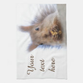 クルミを持つリス キッチンタオル (縦)