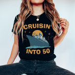 クルージングインカスタムドエージ誕生日クルーズシャツ Tシャツ<br><div class="desc">相棒！あなたはもしは、あなたの特別な日にロックするための完璧なバースデーシャツを探し、その後、我々のクルーシンの誕生日のシャツパーソナライズされた以外に見ない！あなたは18歳か80歳を変えても、このシャツはカスタマイズ年齢やスタイルに合う事が出来る。あなた想像のクルージングは、あなたの友人や家族と一緒にあなたの横に、スタイルで準備ができて自分の新しいシャツで祝す。でも待てよ更に良くなってる！私たちの誕生日クルーのシャツも利用可能なので、あなたとあなたのパーティーのポーズは全て一致し、高クール海の乗組員に似て見ることができる。私たちの印刷高品質と快適で柔らかい素材で、あなたはすべての友人の羨望の的になる。何を待ってる？今日はパーソナライズされたクルーシンを誕生日に入れて楽しい時を過ごせ転が!</div>