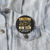 クルージングインザニューイヤー・クルーズ2025ラウンド 缶バッジ (インサイチュ)