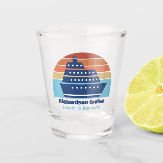 クルーズカッコいいシップ家族旅行サンセットパーソナライズされた ショットグラス (正面)