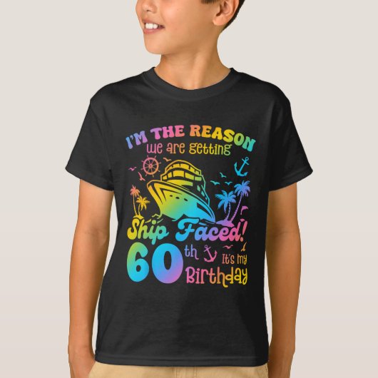 クルーズ船が目の前！60歳の誕生日おめでとう クルーズ旅行 トリップ Tシャツ (正面)
