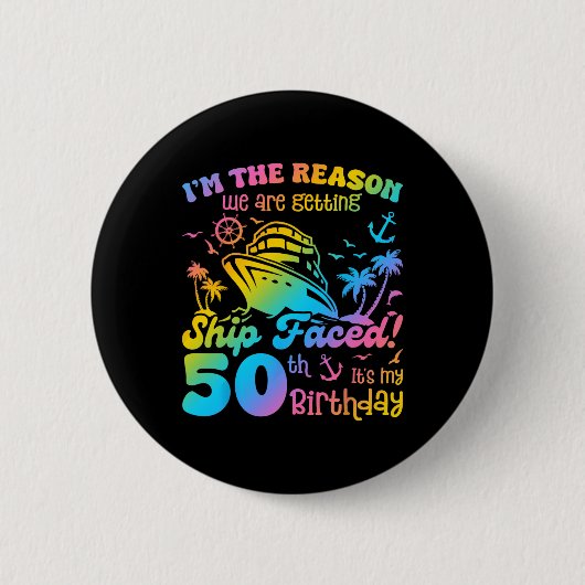 クルーズ船が50歳の誕生日を祝っている クルーズ旅行Tシャツ 缶バッジ (正面)