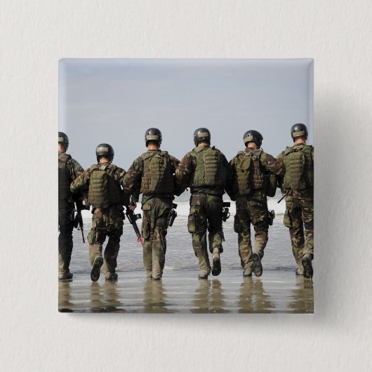 クルーマン資格研修生 缶バッジ (正面)