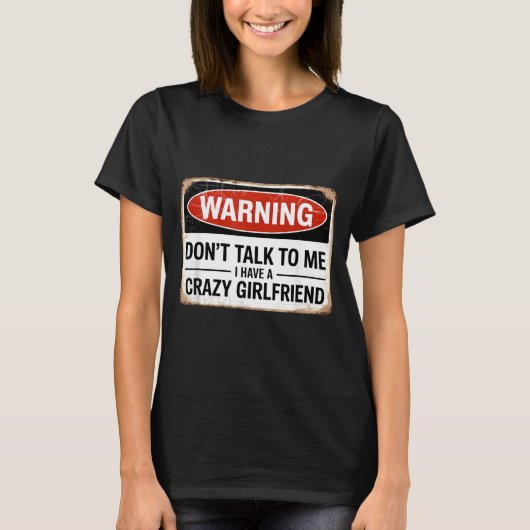 クレイジーな彼女がいるから話しかけないで Tシャツ (正面)