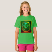 クレストの前の幻想的な猫 Tシャツ (正面フル)