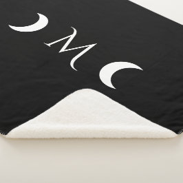 クレセントモダンムーンズブラックとホワイトモノグラム シェルパブランケット
