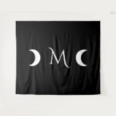 クレセントモダンムーンズブラックとホワイトモノグラム タペストリー (正面(横))