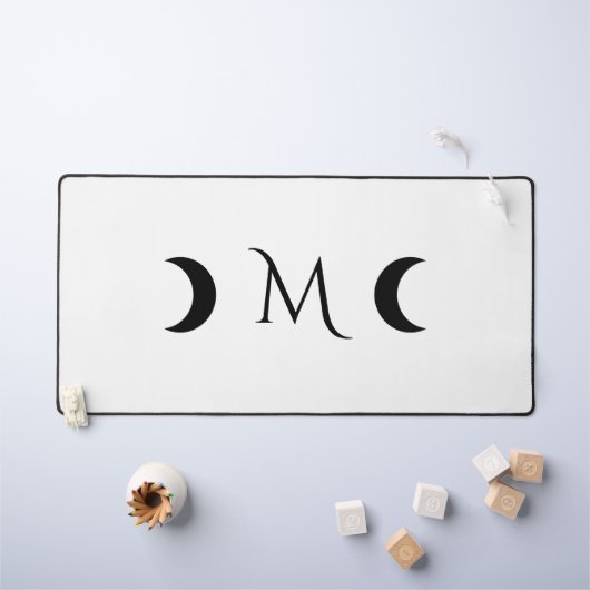 クレセントモダンムーンズホワイトとブラックモノグラム デスクマット (キッズテーブル)