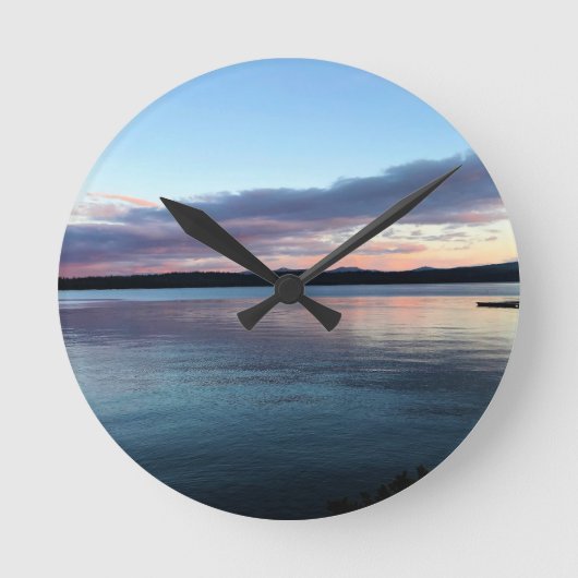 クレセント湖での日没、または ラウンド壁時計 (正面)