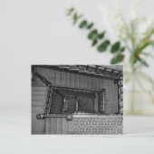 クレセント階段吹き抜けのグレースケール ポストカード (スタンド正面)