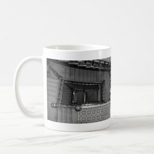 クレセント階段吹き抜けグレースケールコーヒーマグ コーヒーマグカップ (左)