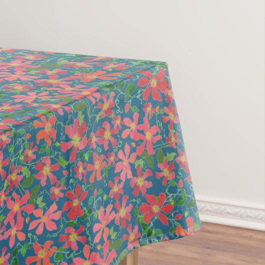 クレマチスピンク、赤、オレンジ色のフローラオン深いブルー テーブルクロス (インサイチュ)