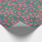 クレマチスピンク、赤、オレンジ色のフローラオン深いブルー ラッピングペーパー (角)