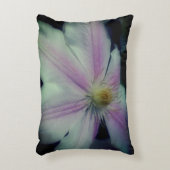クレマチスフラワー花びらアップ近く アクセントクッション (正面(垂直))