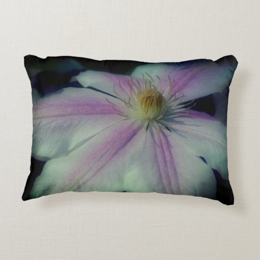 クレマチスフラワー花びらアップ近く アクセントクッション (裏面)