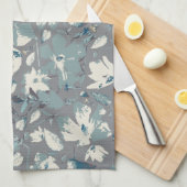 クレマティスつる植物グレーブルークリームウォーター色フローラ キッチンタオル (四つ折り)