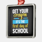 クレヨンを手に入れるのは学校の初日だ メタルオーナメント (左)