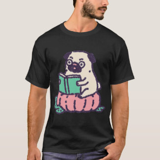クレヨン質感のかわいいイラスト パンプキンリーディングパグ Tシャツ
