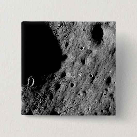 クレーター地域 缶バッジ (正面)