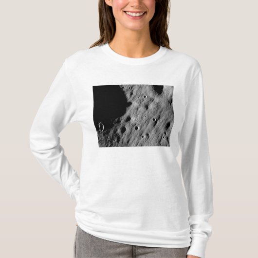 クレーター地域 Tシャツ (正面)