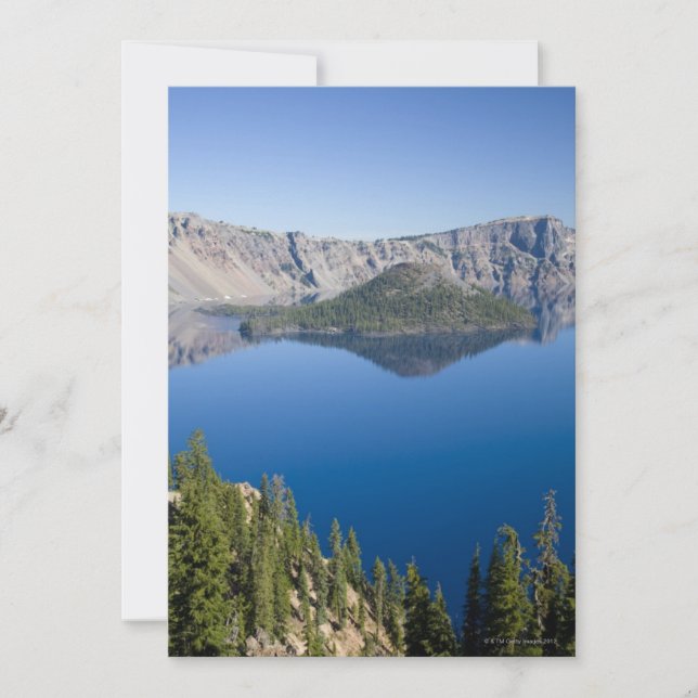 クレーター湖とウィザードアイランド (正面)