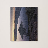 クレーター湖国立公園の夜明けのウィザード島 ジグソーパズル (縦)